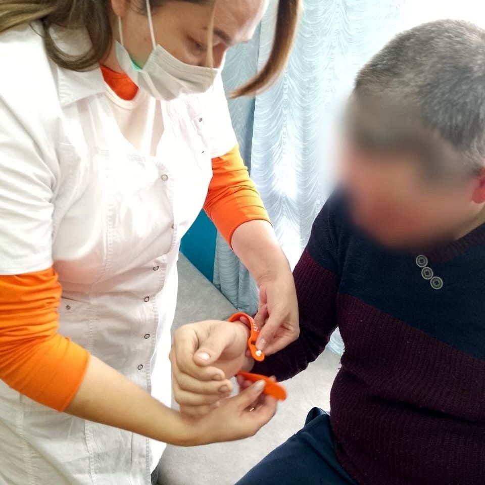 Мишкинская ЦРБ присоединилась к проекту ЦЕНТРА ПОИСКА ПРОПАВШИХ ЛЮДЕЙ (ЦППЛ) с раздачей браслетов "Амулет"