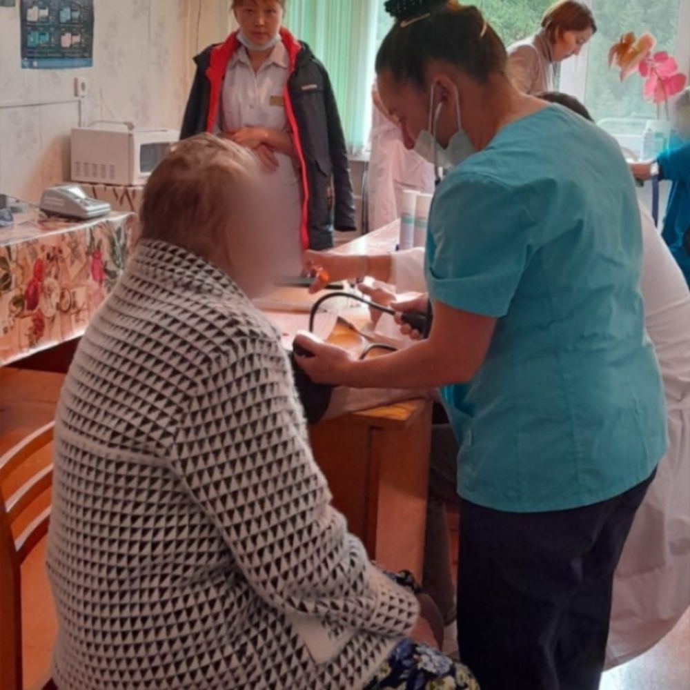 В деревню Ирсаево Мишкинского района приехал "Поезд здоровья"